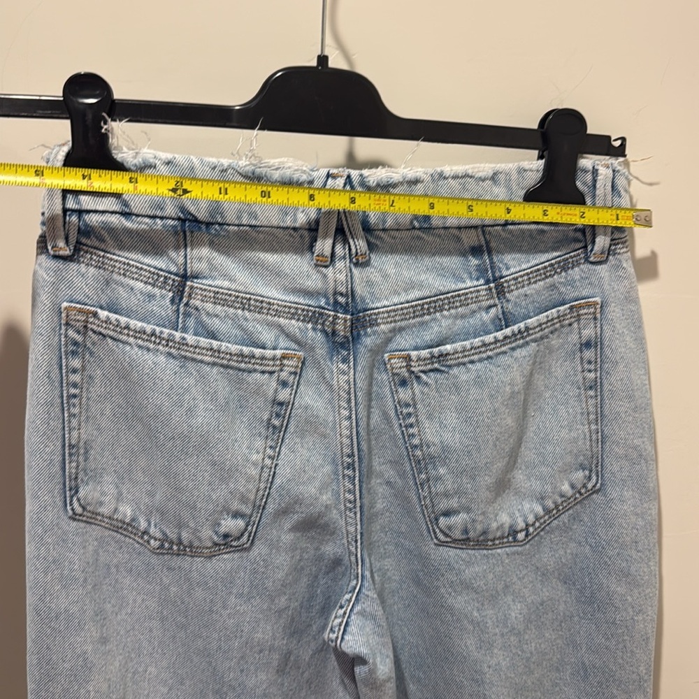 Good American Good Girlfriend Ripped Side Hem Jeans - Picture 6 of 6